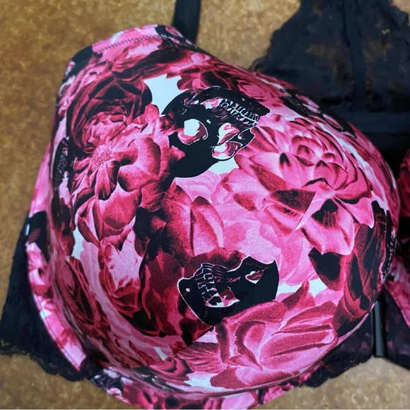 Torrid Curve Skulls and Roses Perfect T-Shirt Front-Close Bra 40H - Picture 7 of 9